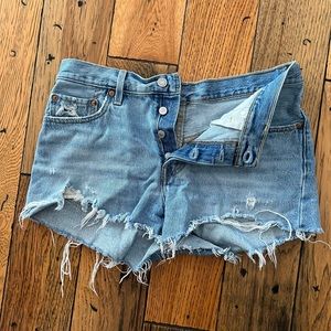 Levi’s high rise 501 shorts size 28